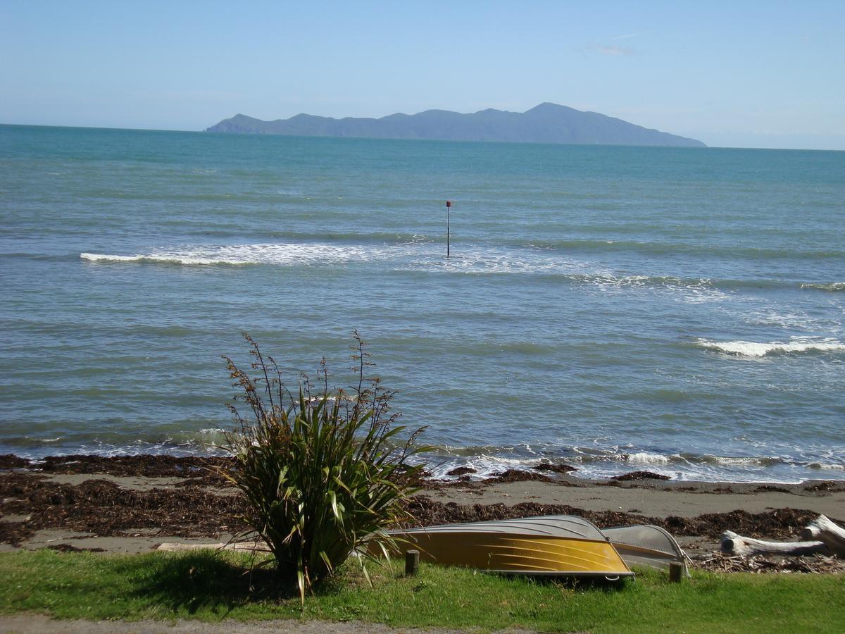 Kapiti Waves Bed & Breakfast Pukerua Bay Exteriör bild